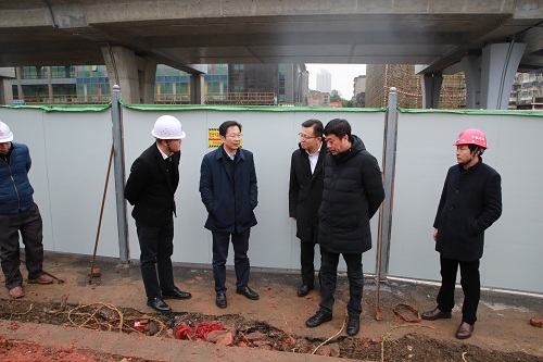 副市长宋铀一行调研我司洪都大道修确立面综合刷新工程
