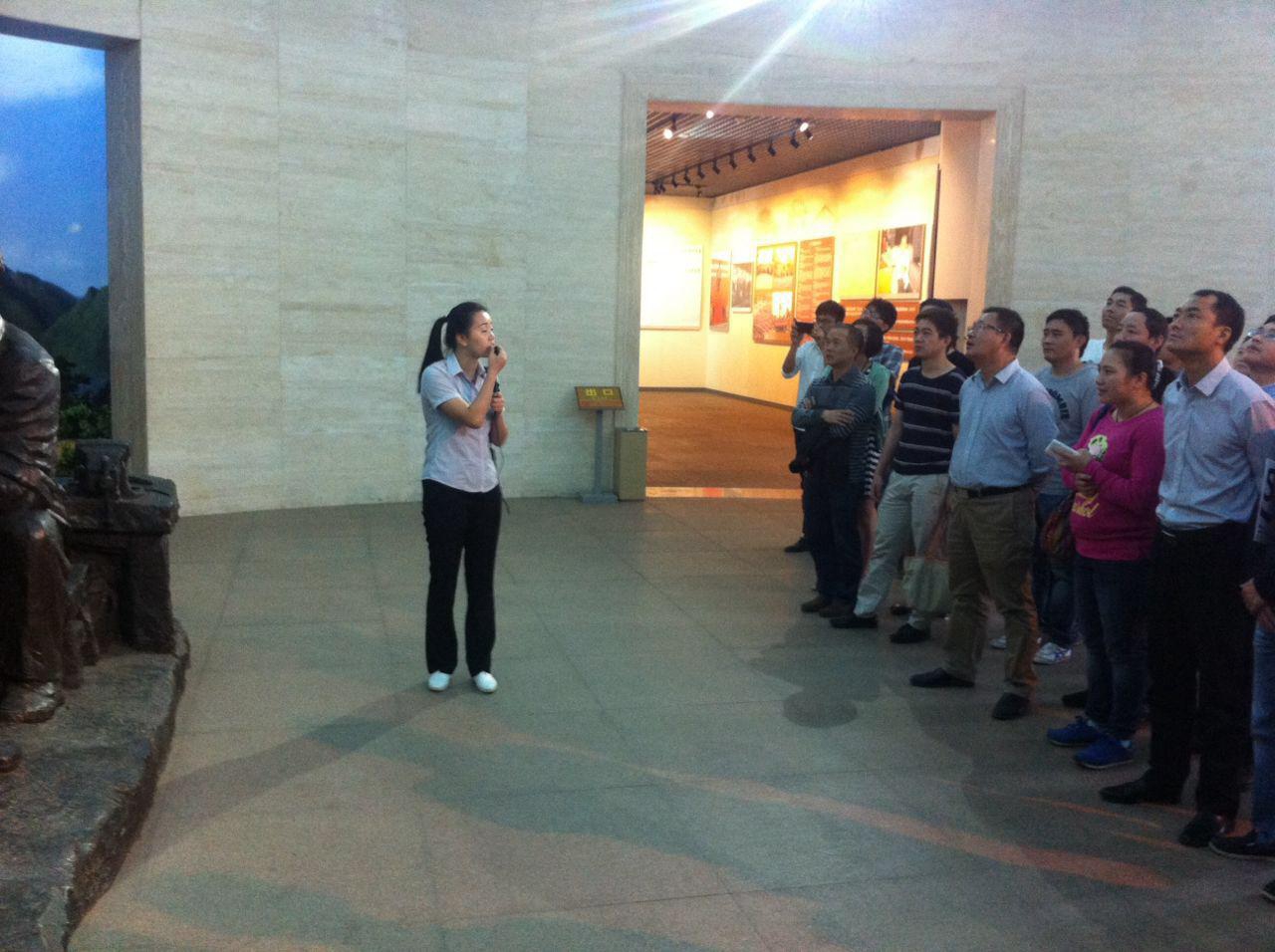 集团公司组织全体党员干部加入“把纪律挺在前面”教育主题运动